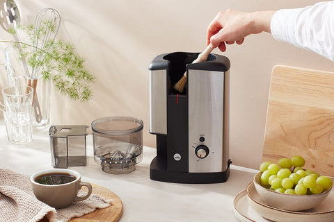 Wilfa Svart Coffee Grinder (Silver) + Hario Drip Kettle Air - Kakaw